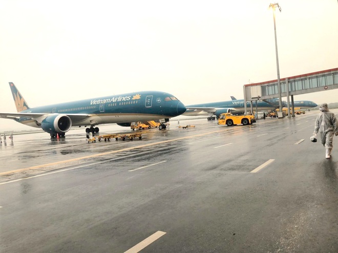 [Ảnh] Bên trong các chuyến bay trở về từ tâm dịch Covid-19 tại châu Âu của Vietnam Airlines - Ảnh 2.