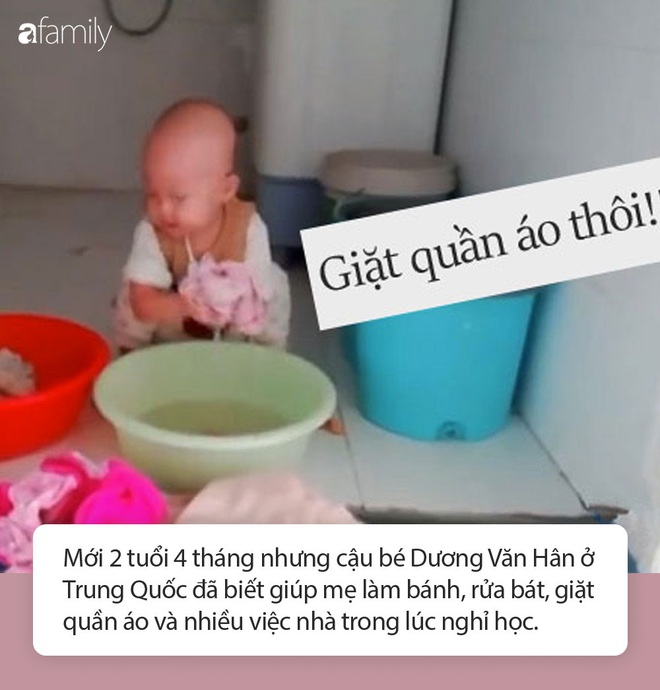 Em bé hơn 2 tuổi nổi như cồn vì biết giúp mẹ làm bánh, rửa bát, giặt quần áo và nhiều việc nhà trong lúc nghỉ học - Ảnh 4.