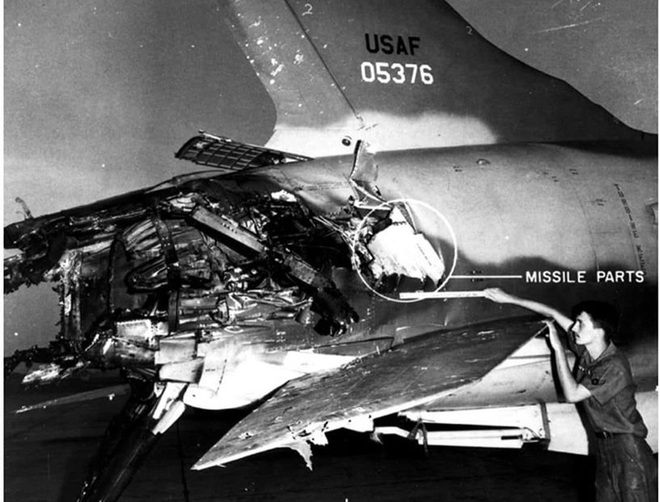 [Info] Thần sấm F-105 Mỹ may mắn sống sót sau khi bị MiG-21 Việt Nam bắn nát đuôi - Ảnh 2.