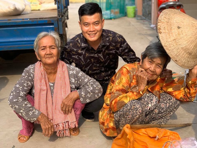 Phó GĐ Điền Quân Khương Dừa bức xúc, hé lộ những chuyện sốc khi đi từ thiện  - Ảnh 4.