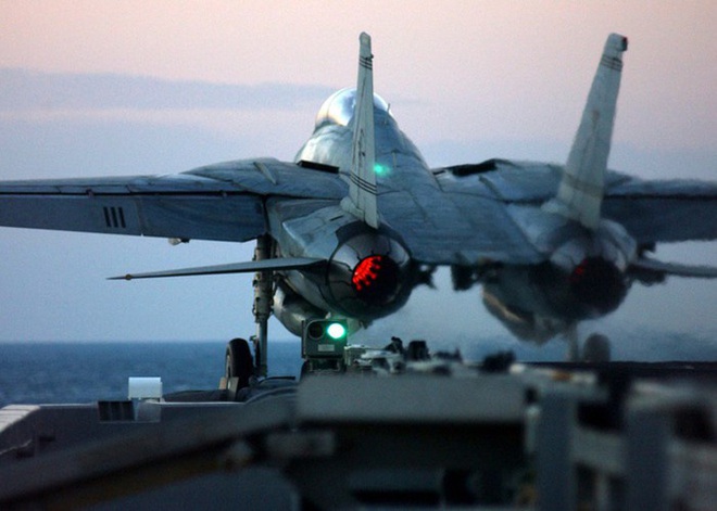 [ẢNH] Mèo đực F-14 Tomcat trên tàu sân bay Mỹ, uy lực và huyền thoại - Ảnh 1.