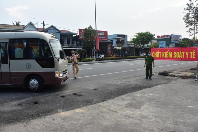 Dịch Covid-19 ngày 22/3: Việt Nam có ca bệnh thứ 99, 2 giáo viên người Anh từng đi quán bar với phi công Vietnam Airlines - Ảnh 1.