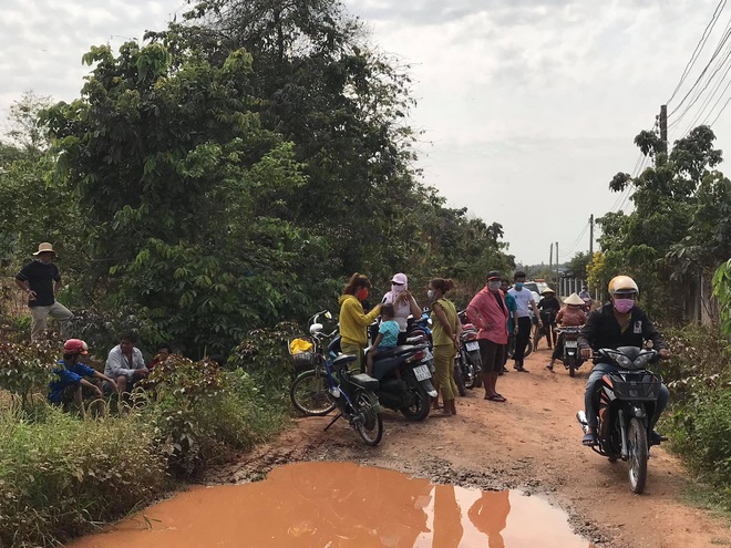 Nam thanh niên chết bất thường trong bụi rậm ở Bình Dương - Ảnh 1.