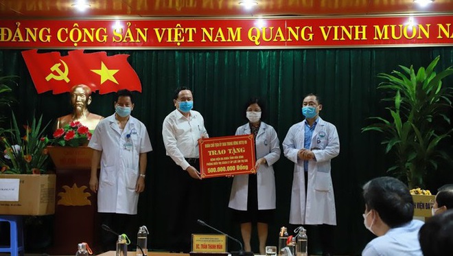 [Dịch Covid-19 ngày 26/3] Du học sinh tại Đức: Em cúi đầu xin lỗi mọi người, vì về giữa lúc dịch đang có những biến đổi khó lường là mang gánh nặng về cho Tổ quốc - Ảnh 1.