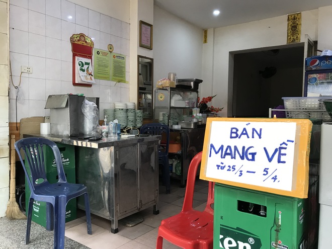 Sau lệnh dừng hoạt động, hàng quán ở Hà Nội bất ngờ thay đổi hình thức bán hàng - Ảnh 6.