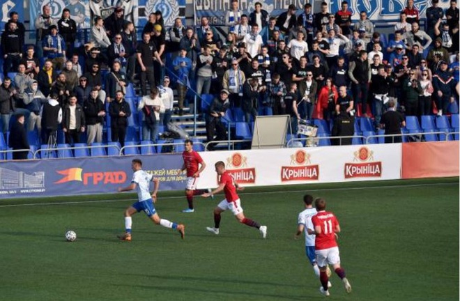 Hàng nghìn CĐV Belarus đi xem bóng đá bất chấp Covid-19 - Ảnh 7.