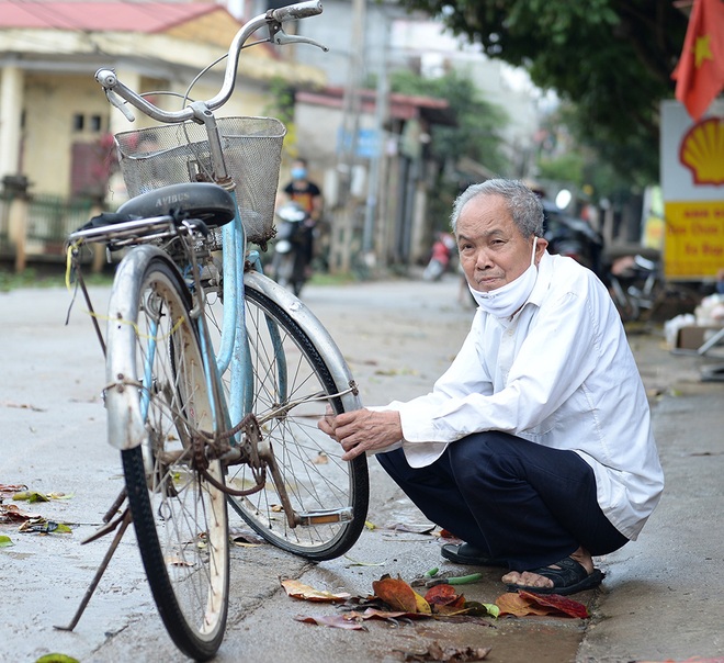 Thanh niên xã Sơn Lôi hăng say đá bóng trước giờ dỡ bỏ lệnh cách ly - Ảnh 8.