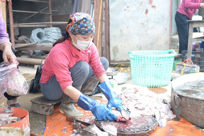 Thanh niên xã Sơn Lôi hăng say đá bóng trước giờ dỡ bỏ lệnh cách ly - Ảnh 11.