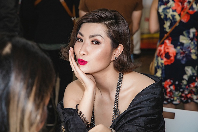 Ca sĩ Nguyễn Hồng Nhung đi sự kiện bằng siêu xe Ferrari trị giá 11 tỷ - Ảnh 9.