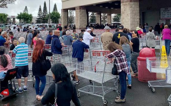 Ảnh: Sợ dịch Covid-19, người Mỹ kéo nhau vét sạch cửa hàng, siêu thị
