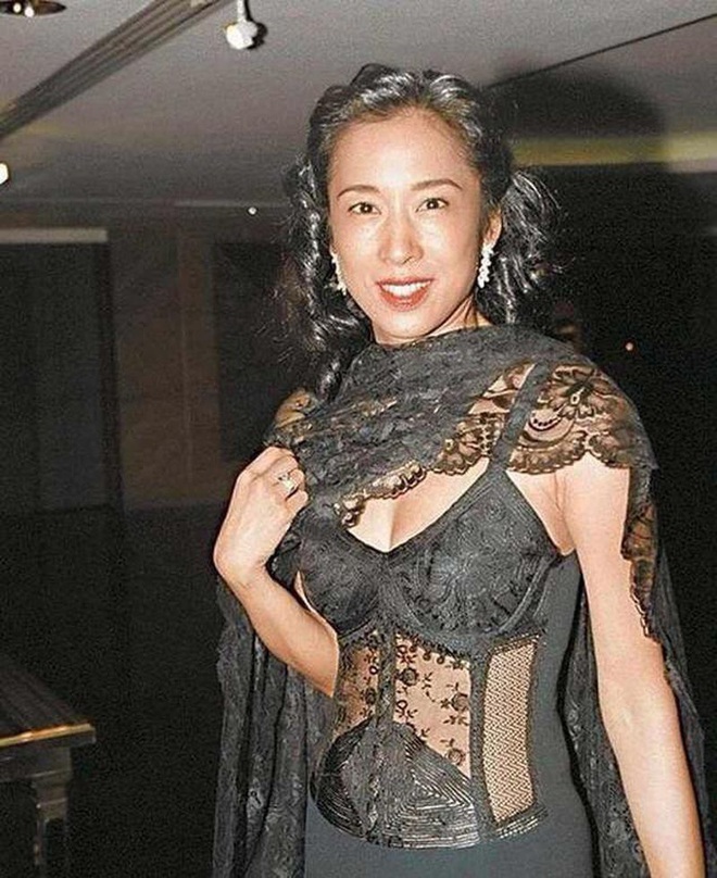 Hoa hậu Hong Kong: Bỏ tỷ phú chung sống 27 năm, tái hôn ở tuổi 50 vẫn được chồng mới cho gần 60 nghìn tỷ - Ảnh 11.