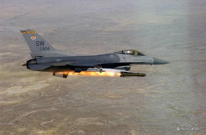 [ẢNH] Sát thần AGM-65 trên F-16 Thổ Nhĩ Kỳ phá tung biên đội xe tăng Syria - Ảnh 11.