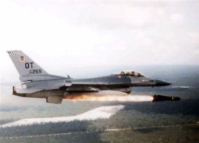 [ẢNH] Sát thần AGM-65 trên F-16 Thổ Nhĩ Kỳ phá tung biên đội xe tăng Syria - Ảnh 7.