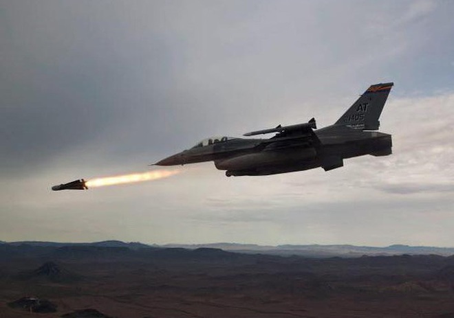 [ẢNH] Sát thần AGM-65 trên F-16 Thổ Nhĩ Kỳ phá tung biên đội xe tăng Syria - Ảnh 10.