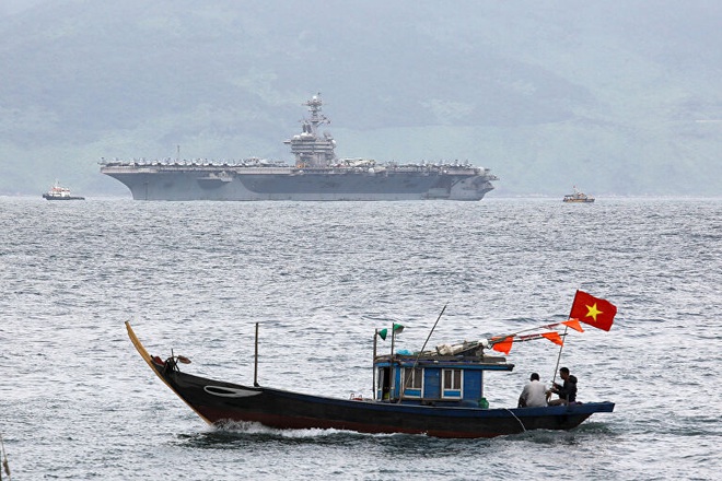 24h qua ảnh: Tàu sân bay của Hải quân Mỹ thăm Việt Nam - Ảnh 3.