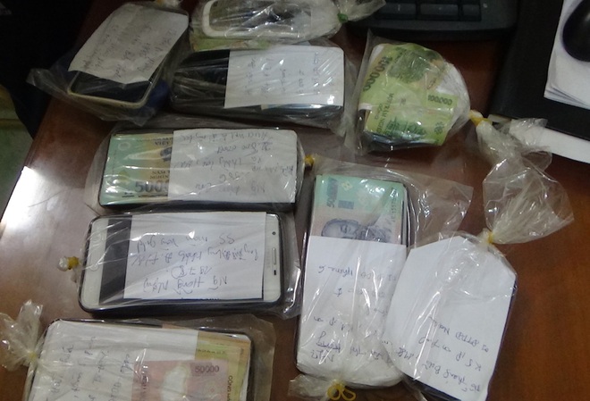 Cảnh sát bắt sòng tài xỉu lúc 1h sáng tạm giữ 250 triệu đồng - Ảnh 2.
