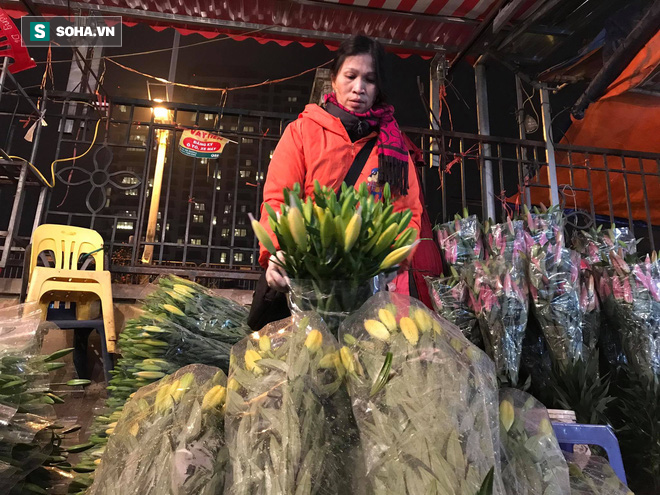 Doanh thu giảm 80%, tiểu thương chợ hoa Quảng An chỉ dám nhập cầm chừng - Ảnh 4.
