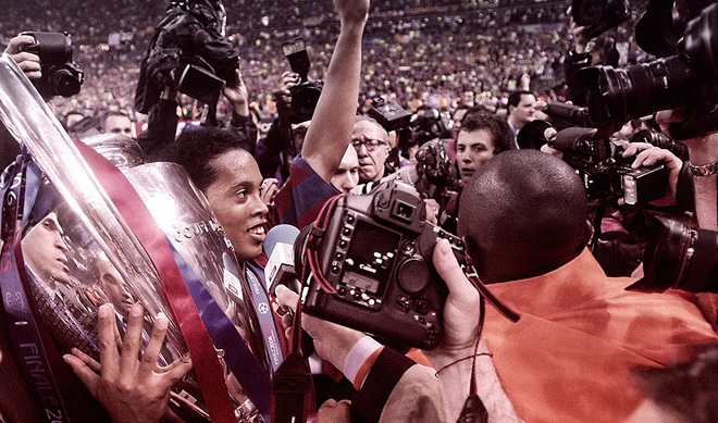 Ronaldinho - từ thiên tài trên đỉnh túc cầu đến cái gã trai hoang đàng trong xà lim - Ảnh 2.