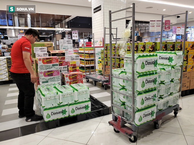 Chỉ trong 1 giờ, nhiều siêu thị ở Hà Nội bổ sung thần tốc nhu yếu phẩm cung ứng cho người dân - Ảnh 1.