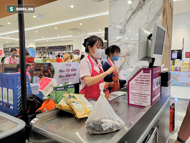 Chỉ trong 1 giờ, nhiều siêu thị ở Hà Nội bổ sung thần tốc nhu yếu phẩm cung ứng cho người dân - Ảnh 11.