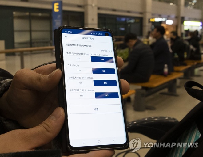 Công nghệ Hàn Quốc trong cuộc chiến ngăn chặn virus corona: Test nhanh trong 10 phút, dùng cả ứng dụng di động chuẩn đoán khả năng mắc bệnh - Ảnh 3.