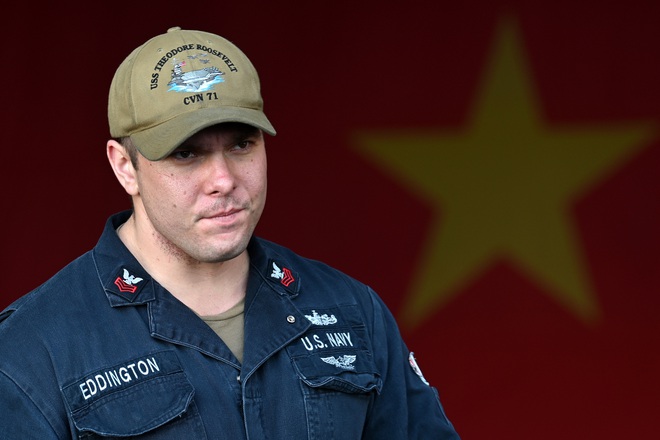 ẢNH: Cận cảnh đội tiêm kích hùng hậu trên siêu tàu sân bay Mỹ thăm Việt Nam - Ảnh 32.