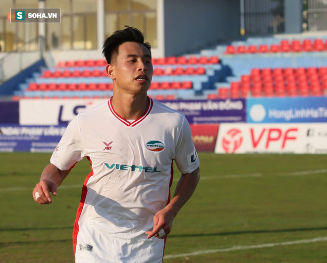 Cựu sao đá phủi từng gây ngạc nhiên cùng thầy Park được “biếu không” bàn thắng ở V.League - Ảnh 1.