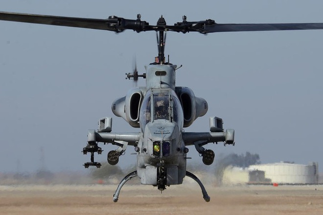 [ẢNH] Thổ Nhĩ Kỳ cho rắn hổ mang AH-1W vào tìm diệt xe tăng T-90 Syria? - Ảnh 1.