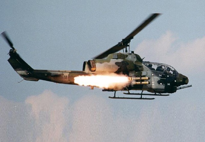 [ẢNH] Thổ Nhĩ Kỳ cho rắn hổ mang AH-1W vào tìm diệt xe tăng T-90 Syria? - Ảnh 12.