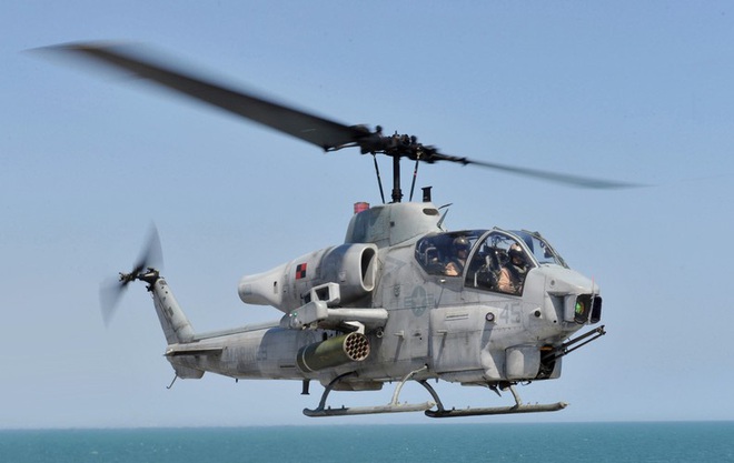 [ẢNH] Thổ Nhĩ Kỳ cho rắn hổ mang AH-1W vào tìm diệt xe tăng T-90 Syria? - Ảnh 4.