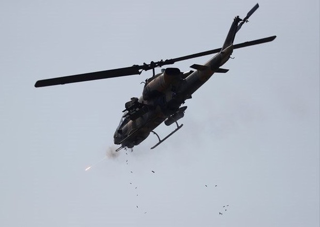 [ẢNH] Thổ Nhĩ Kỳ cho rắn hổ mang AH-1W vào tìm diệt xe tăng T-90 Syria? - Ảnh 6.