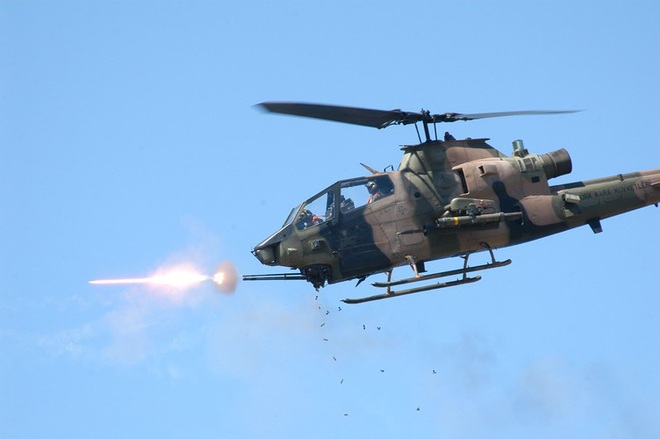[ẢNH] Thổ Nhĩ Kỳ cho rắn hổ mang AH-1W vào tìm diệt xe tăng T-90 Syria? - Ảnh 7.