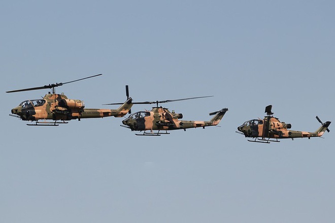 [ẢNH] Thổ Nhĩ Kỳ cho rắn hổ mang AH-1W vào tìm diệt xe tăng T-90 Syria? - Ảnh 10.