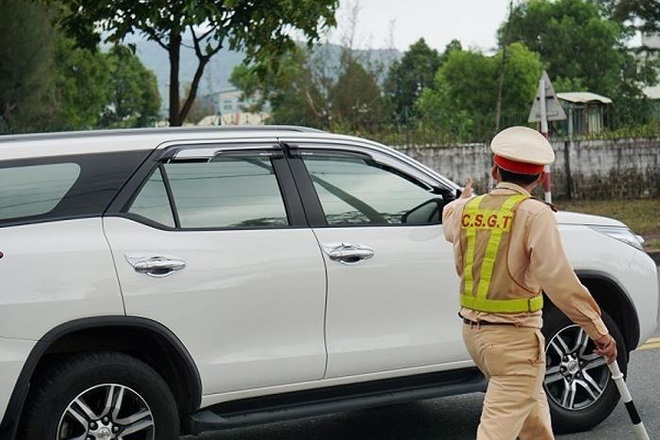 Thủ tướng yêu cầu tiếp tục cách ly toàn xã hội; chuyến bay chở người Việt kẹt ở Nhật vì Covid-19 về nước cất cánh - Ảnh 1.