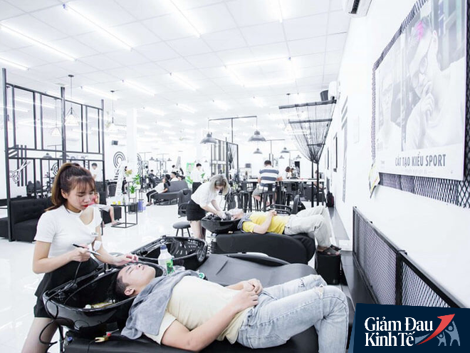 CEO chuỗi cắt tóc đàn ông lớn nhất Việt Nam: Sợ khách hàng ở nhà lâu quá không chịu nổi, tự cắt trọc hết thì 30Shine thất nghiệp dài” - Ảnh 1.