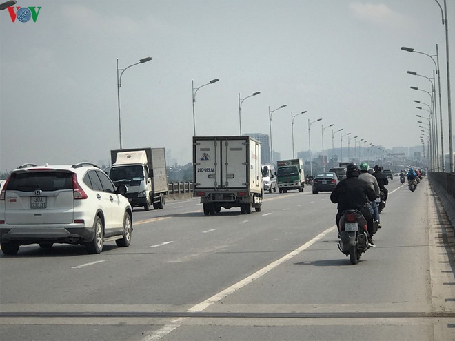 Ngày thứ 14 cách ly xã hội: xe cộ đổ về tại các cửa ngõ ở Hà Nội - Ảnh 8.