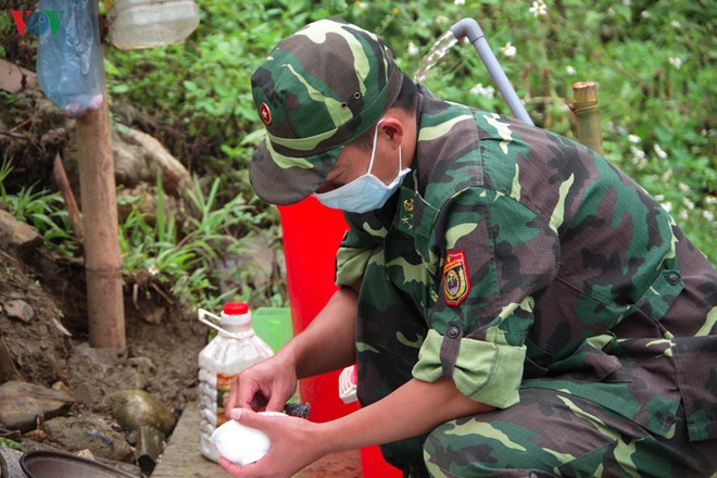 Lính biên phòng “vượt nắng, thắng mưa” ngăn dịch nơi ải Bắc Lai Châu - Ảnh 15.