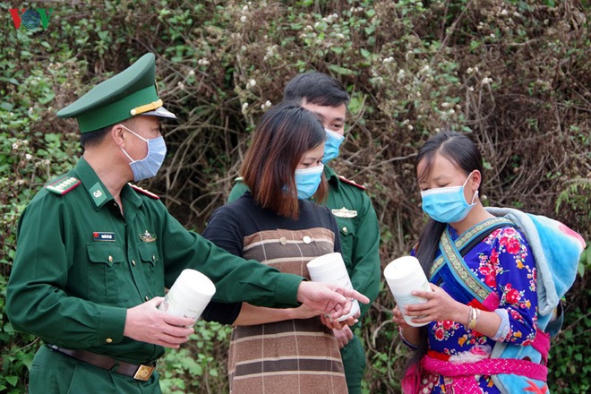 Lính biên phòng “vượt nắng, thắng mưa” ngăn dịch nơi ải Bắc Lai Châu - Ảnh 20.