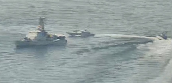 NÓNG: 11 tàu tấn công nhanh Iran bao vây, uy hiếp tàu chiến Mỹ trên vịnh Ba Tư - Ảnh 2.