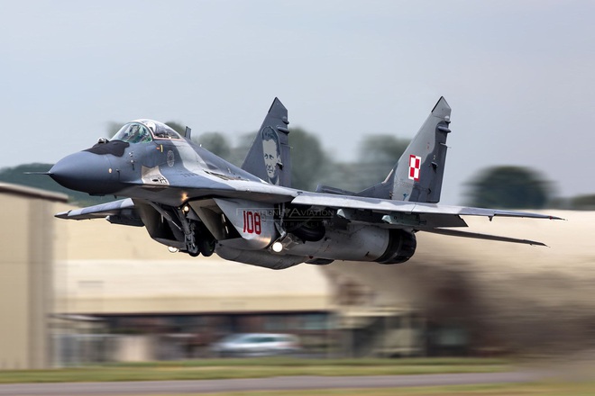 MiG-29 hộ tống Su-22, đối đầu với 4 F-16 NATO: Phi công Mỹ tiết lộ cảm giác săn đuổi - Ảnh 1.
