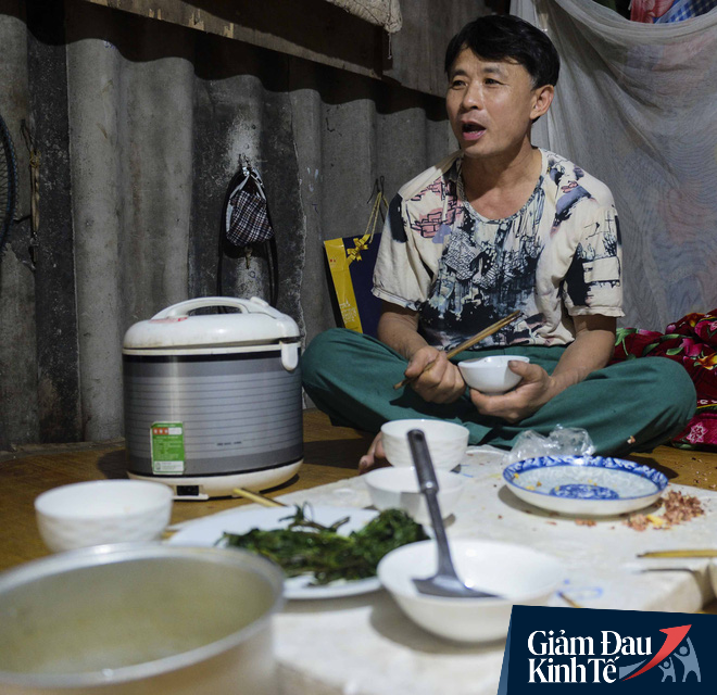 Cuộc sống tại xóm trọ nghèo Hà Nội trong những ngày đại dịch COVID-19 - Ảnh 16.