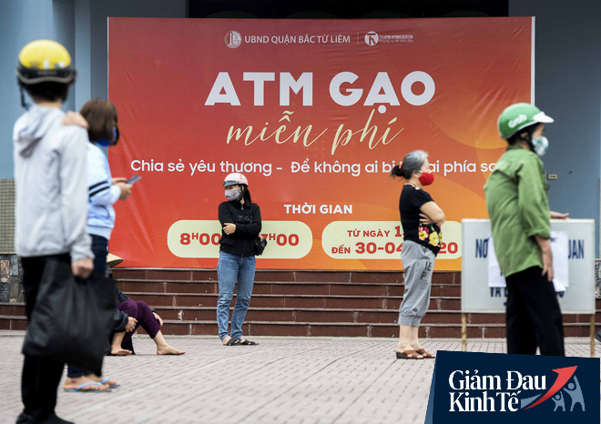 Cây ATM gạo miễn phí ở Hà Nội: “Mỗi ngày bớt đi mấy chục nghìn tiền gạo cũng đỡ 1 khoản lo” - Ảnh 5.