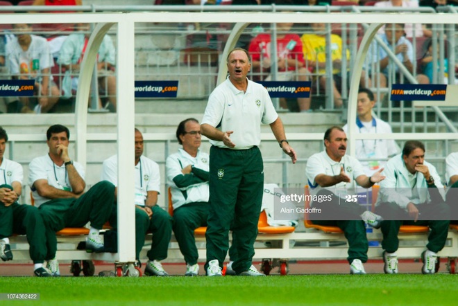 Quyết soán ngôi đầu của Việt Nam, UAE tính đưa về HLV từng giúp Brazil vô địch World Cup - Ảnh 1.