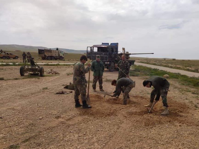 Căn cứ chiến lược ở Syria bị tấn công, Quân đội Nga lâm vào hiểm cảnh - Mỹ nã pháo cấp tập vào Deir Ezzor, có biến lớn? - Ảnh 1.
