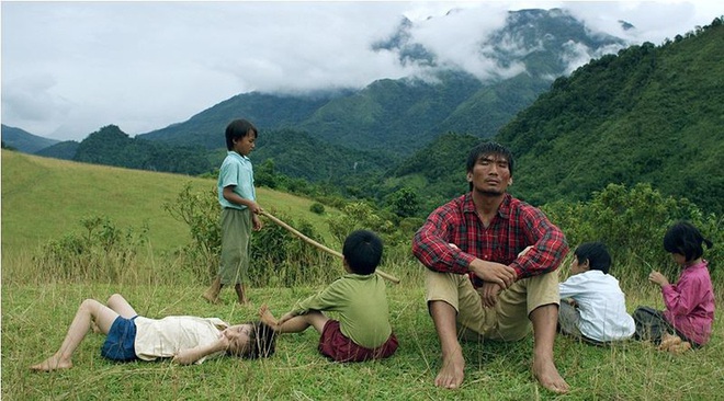 Diễn viên phim Cha cõng con gây chú ý khi tham gia đóng MV ca nhạc - Ảnh 3.