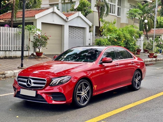 Bán Mercedes-Benz E 300 nhập khẩu mùa Covid-19, đại gia Việt hạ giá xe rẻ ngang tiền lăn bánh C 300 AMG lắp ráp - Ảnh 3.