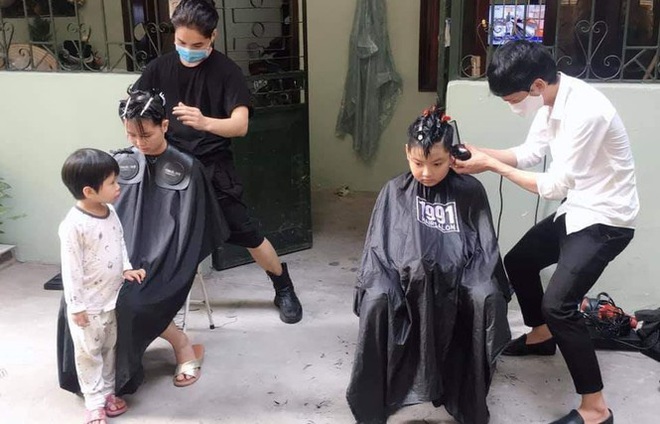 Salon đóng cửa, thợ tóc vẫn kiếm tiền triệu nhờ đâu? - Ảnh 3.