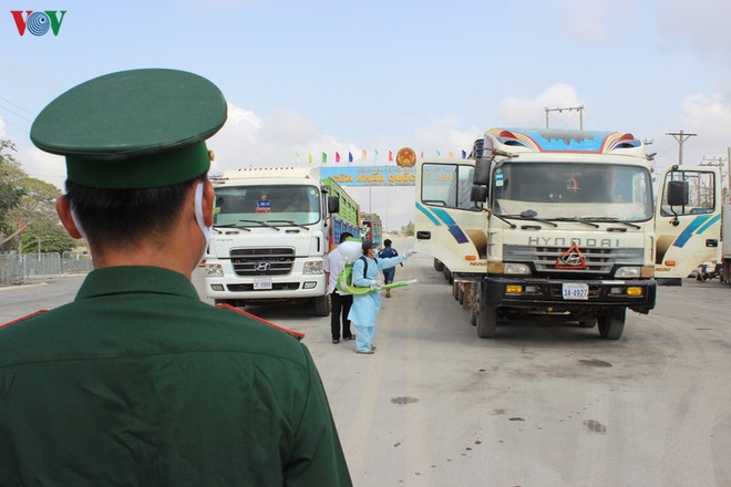 Lũy thép biên phòng chống dịch tuyến biên giới Tây Nam - Ảnh 2.