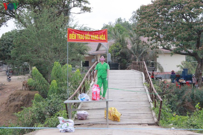 Lũy thép biên phòng chống dịch tuyến biên giới Tây Nam - Ảnh 14.