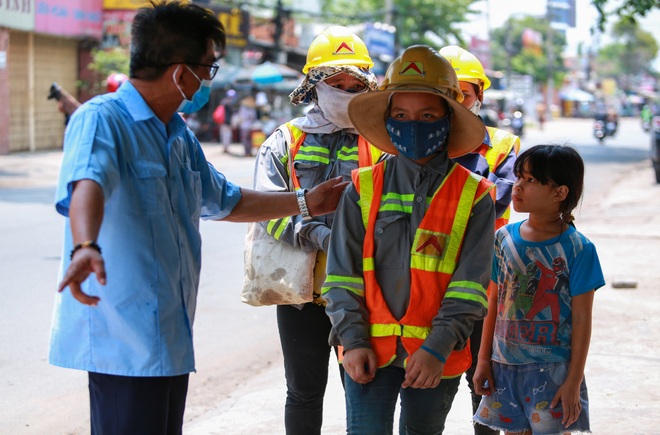 TP HCM qua 17 ngày không có ca nhiễm Covid-19 mới: Thách thức, cũng là cơ hội để gần dân, sát dân, hiểu người dân hơn - Ảnh 16.